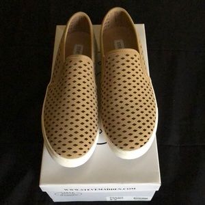 Steve Madden 8.5 slip one